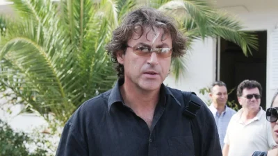 Κανονικός πύργος με χρυσά κρεβάτια και καθρέφτες - Η εμβληματική ξενοδοχειακή μονάδα του Αίαντα Μανθόπουλου στη Ρουμανία