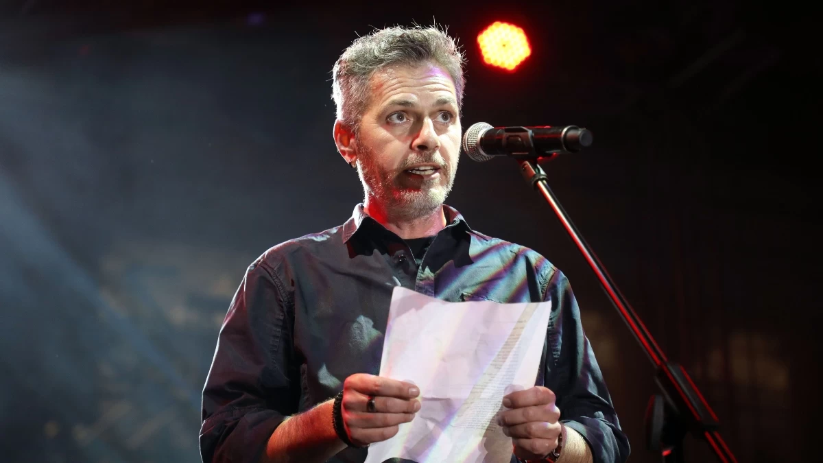 Ο Πρώτος από Εμάς: «Ή μήπως αυτό φοβάστε;» - Η ανάρτηση "φωτιά" του Μάριου Αθανασίου για την σκηνή του φιλιού