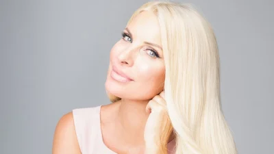 Ελένη Μενεγάκη: Φορά & φέτος το ροζ βραχιόλι και ποζάρει για την εκστρατεία ενημέρωσης για τον καρκίνο του μαστού!