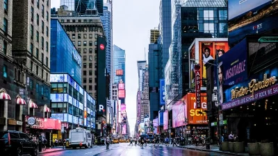 Νέα Υόρκη: Πώς θα πάτε, πόσο κοστίζουν τα εισιτήρια και 9 βασικά πράγματα που πρέπει να γνωρίζετε