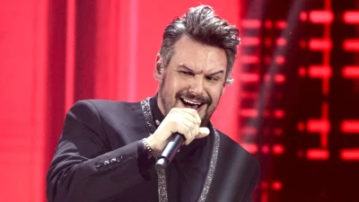 Ξανθός, χαμογελαστός με μακριά μαλλιά - Αγνώριστος ο Πάνος Κιάμος στην παιδική του ηλικία