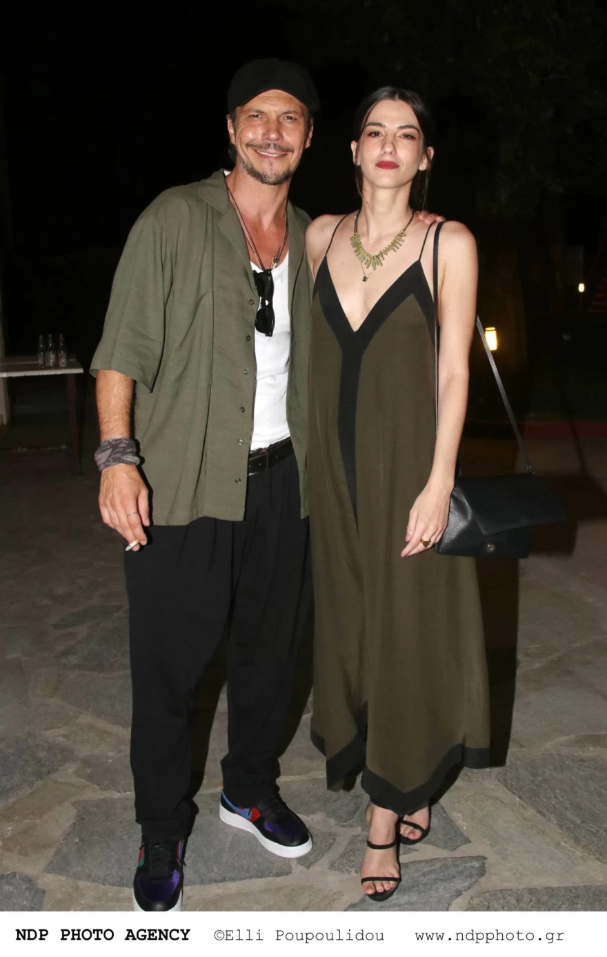 Παπαζήσης σχέση