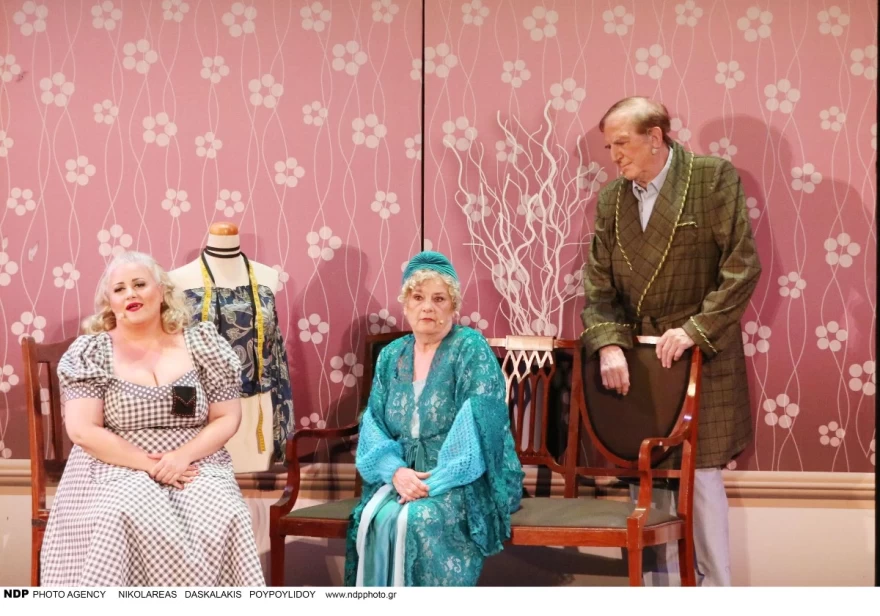 Η ΠΙΝΕΛΟΠΗ ΠΙΤΣΟΥΛΗ ΣΤΟ ΘΕΑΤΡΟ ΑΛΣΟΣ