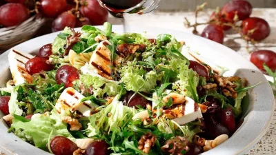 Σε 5 λεπτά στο πιάτο σου - Η απόλυτη gourmet φθινοπωρινή σαλάτα με σταφύλι και προσούτο