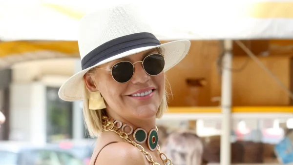 Έσβηνε τούρτες από το πρωί μέχρι το βράδυ - Συγκινημένη η Σάσα Σταμάτη με την έκπληξη γενεθλίων της