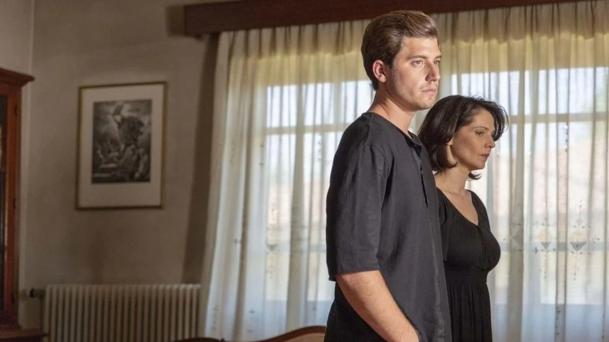 Σασμός: «Αφήστε με να το κρατήσω στα χέρια μου» - Καρέ καρέ ο φόνος του Νικηφόρου και ο σπαραγμός της Βασιλικής πάνω από το άψυχο σώμα του