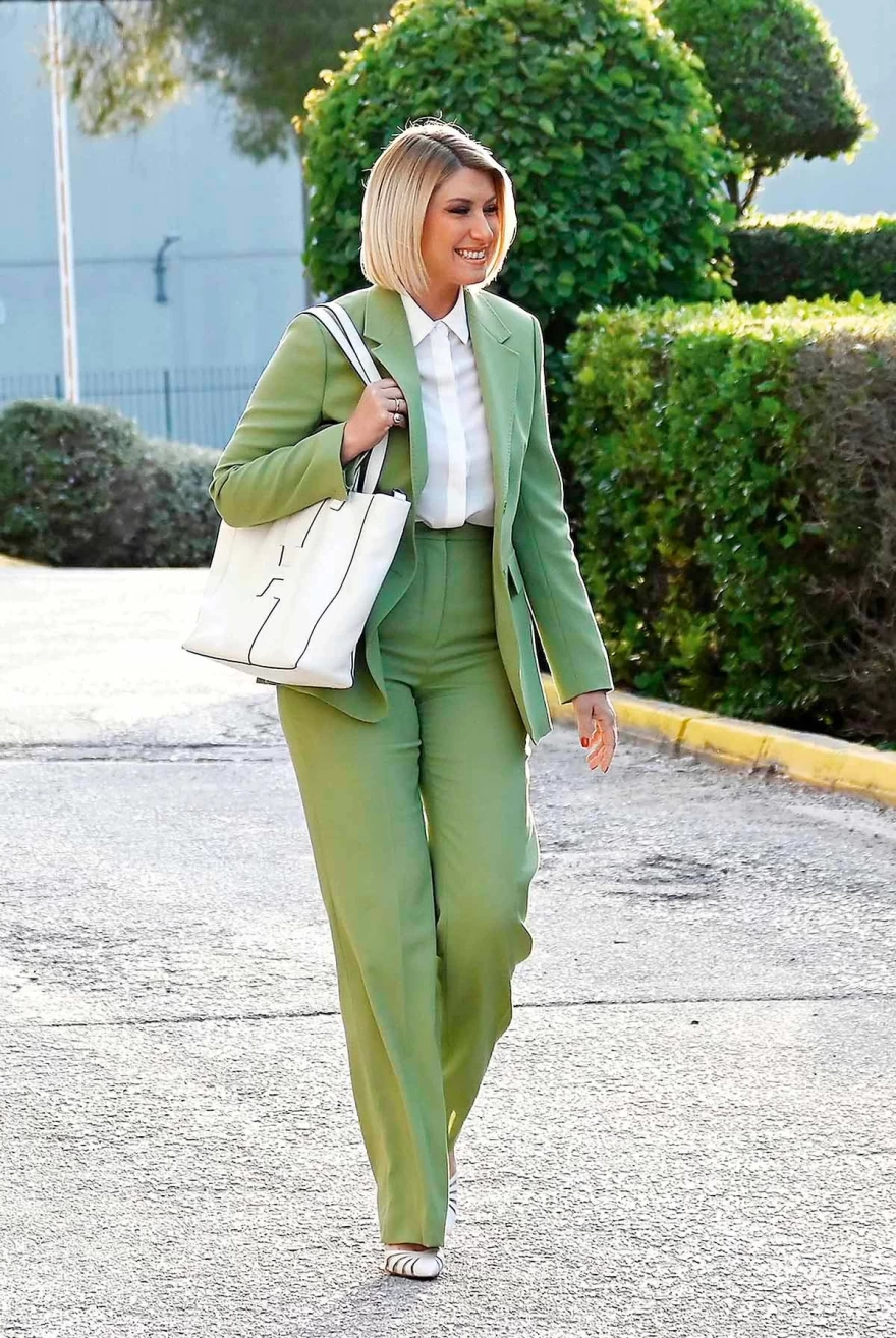 σία κοσιώνη κοστούμι