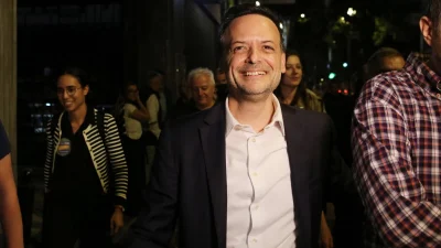 Μελαχρινή, κούκλα και διεθνολόγος - Αυτή είναι η 28χρονη αρραβωνιαστικιά του Χάρη Δούκα