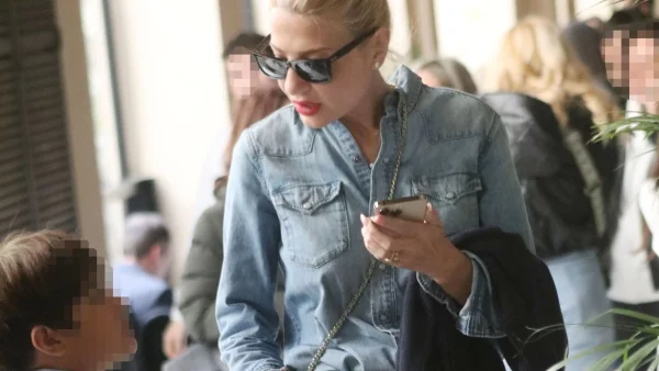 Γέμισε κολοκύθες και σκελετούς το σπίτι της Φαίης Σκορδά στα Νότια Προάστια - Η τρυφερή ανάρτηση της παρουσιάστριας με τον τον γιο της