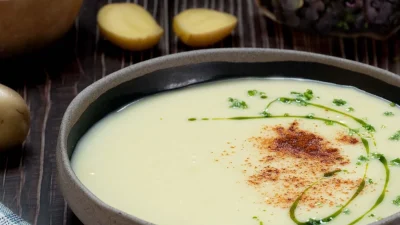 Πολύ οικονομική και θρεπτική συνταγή - Βελουτέ σούπα πατάτας για τα πρώτα κρυολογήματα του φθινοπώρου