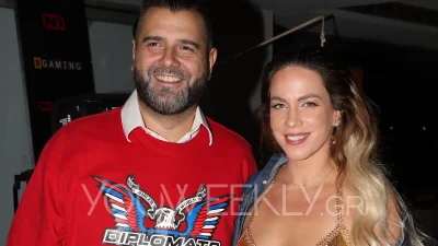 Η πρώτη κοινή έξοδος Στικούδη & Σερίφη μετά την ανακοίνωση της 2ης εγκυμοσύνης - Με χρυσό τοπ και τζιν παντελόνα η εγκυμονούσα