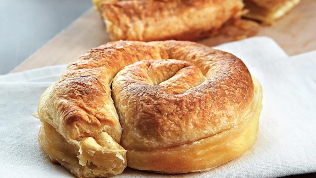 Στριφτάρι: Απίστευτη τυρόπιτα με βούτυρο και φέτα