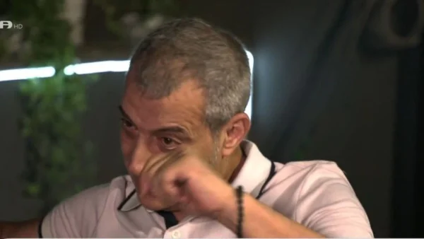 Ξέσπασε σε κλάματα ο Θέμης Αδαμαντίδης: «Αν τους είχα πέντε λεπτά μπροστά μου...» - Η εξομολόγηση για τα παιδιά και τους γονείς του