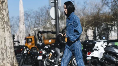 Total denim: Τρεις παρουσιάστριες φόρεσαν τη μεγάλη τάση του φθινοπώρου