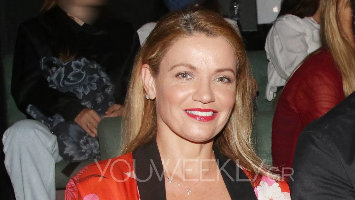 Σπάνια κοινή έξοδος για την Παναγιώτα Βλαντή και το σύζυγό της - Κομψή με μακρύ σατέν κιμονό η ηθοποιός