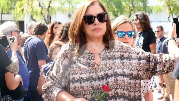 «Θα σε τραγουδάμε φίλε μου» - Η απώλεια που συγκίνησε την Χάρις Αλεξίου