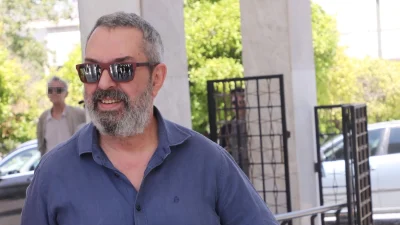 Κυριαρχούν το ξύλο και οι παλιές φωτογραφίες - Το πατρικό σπίτι του Χρήστου Χατζηπαναγιώτη στη Μυτιλήνη