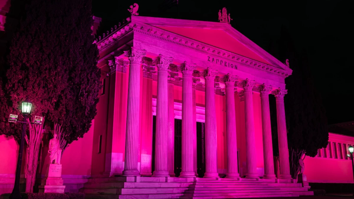 To Ζάππειο Μέγαρο έγινε ροζ στο πλαίσιο της παγκόσμιας εκστρατείας ενημέρωσης για τον καρκίνο του μαστού από την Estée Lauder Companies
