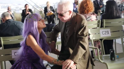 Ξεπερνάει την αξία των 600 ευρώ - Το εντυπωσιακό δώρο του Πλεύρη για την πρεμιέρα της Τζόρτζιας Σιακαβάρα στο θέατρο