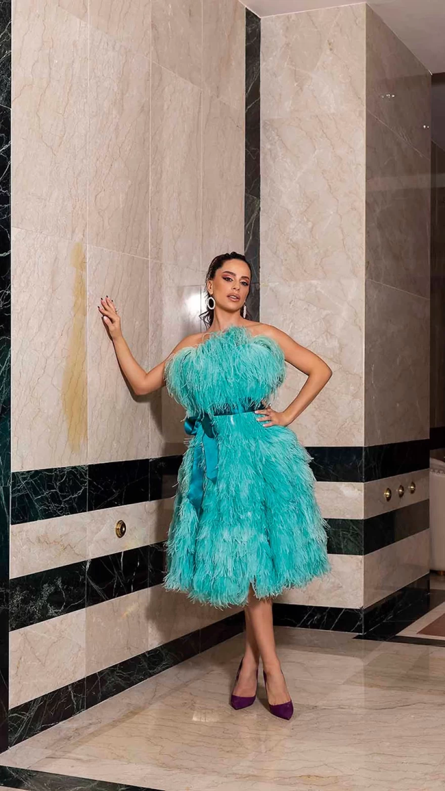 μαρία αντωνά φόρεμα με φτερά