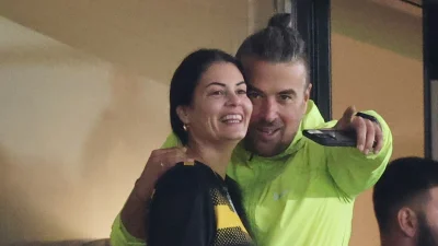 Στα κιτρινόμαυρα η οικογένεια Αϊβάζη - Κορινθίου: Γελούσαν στις κερκίδες του γηπέδου της ΑΕΚ με την κόρη τους, Ισμήνη