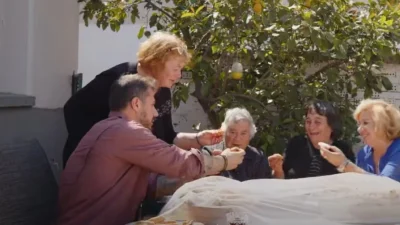 «Την εκπομπή αυτή πρέπει να την πάρει ο ΕΟΤ» - Έκανε πρεμιέρα το Akis Food Tour και το Twitter ξεσάλωσε