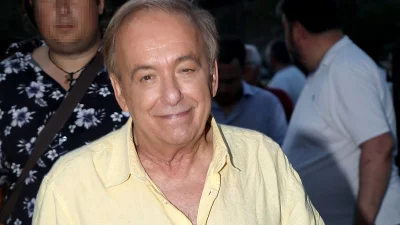 «Το πρωί με παίρνει ο Γρηγόρης Αρναούτογλου που κάνει σύνδεση με τον Άγιο Δομίνικο...» - Οι αναπάντεχες ευχές που έλαβε ο Ανδρέας Μικρούτσικος για την γιορτή του