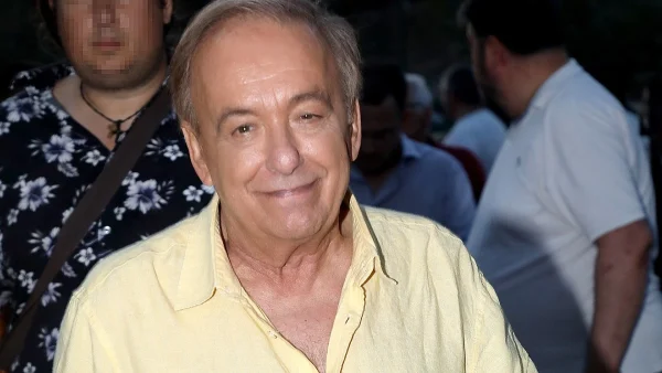 «Το πρωί με παίρνει ο Γρηγόρης Αρναούτογλου που κάνει σύνδεση με τον Άγιο Δομίνικο...» - Οι αναπάντεχες ευχές που έλαβε ο Ανδρέας Μικρούτσικος για την γιορτή του