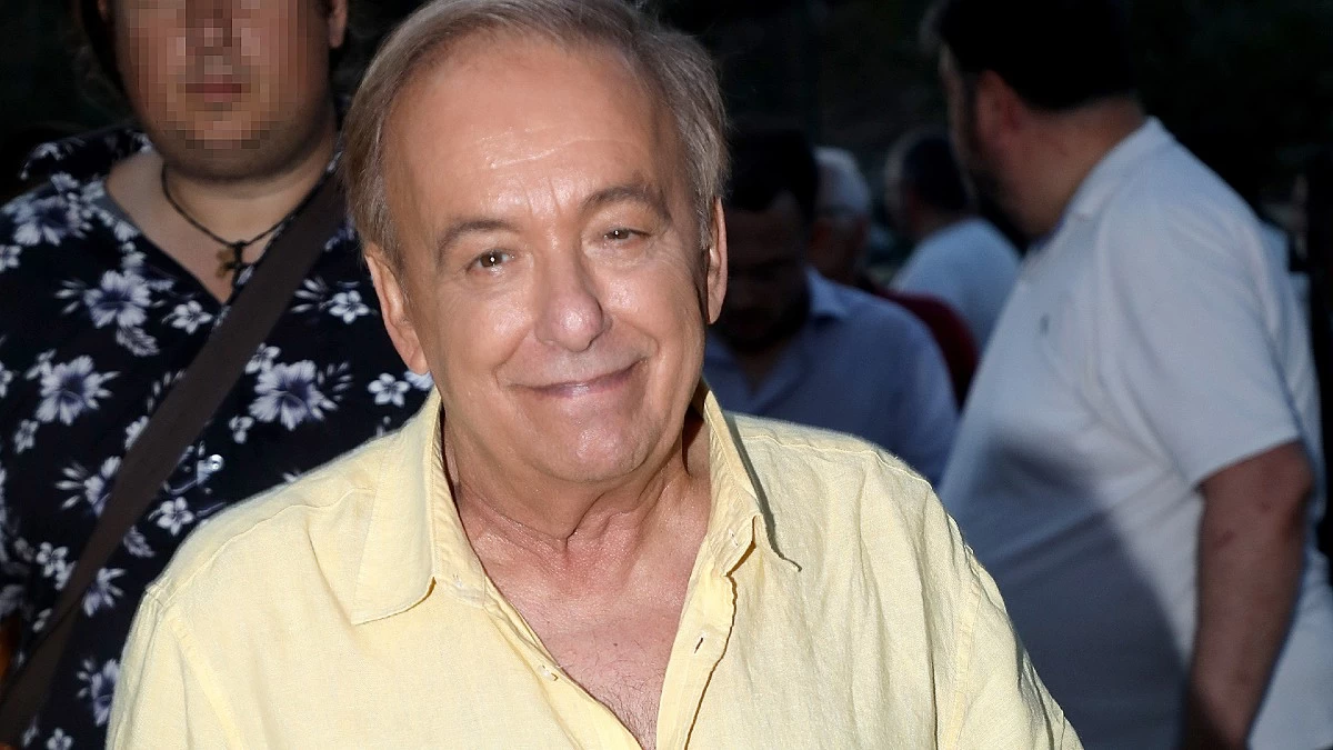 «Το πρωί με παίρνει ο Γρηγόρης Αρναούτογλου που κάνει σύνδεση με τον Άγιο Δομίνικο...» - Οι αναπάντεχες ευχές που έλαβε ο Ανδρέας Μικρούτσικος για την γιορτή του