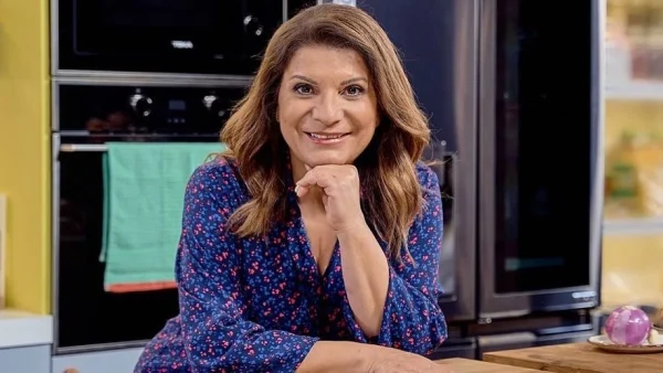 Πεντανόστιμη και πανεύκολη: Πατσαβουρόπιτα της τεμπέλας να γλείφετε τα δάχτυλά σας!