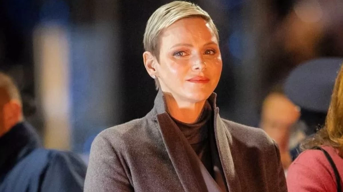 H πριγκίπισσα Σαρλίν συνδύασε με τον πιο απρόσμενο τρόπο το μακρύ γιλέκο