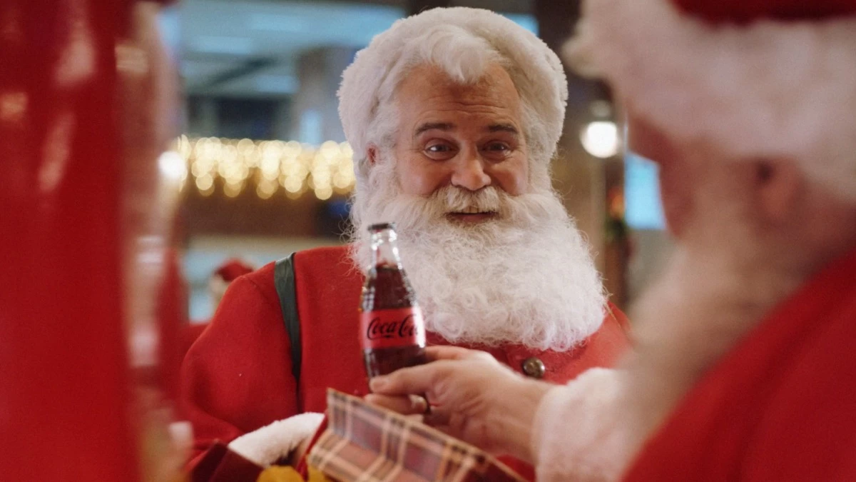 «Χρειαζόμαστε περισσότερους Αϊ-Βασίληδες» - Η νέα χριστουγεννιάτικη καμπάνια της Cola Cola