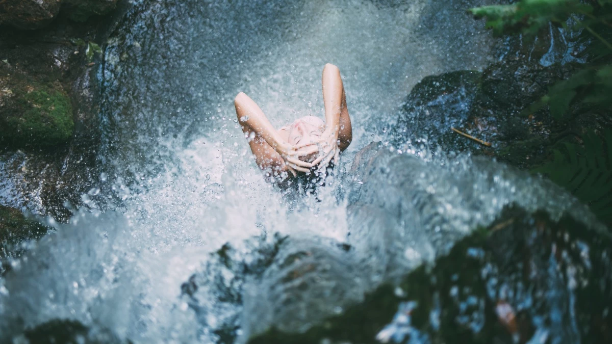 Κρύο ντους: Αλήθεια ή μύθος η ευεργετική του δράση για τον οργανισμό & την επιδερμίδα σου;