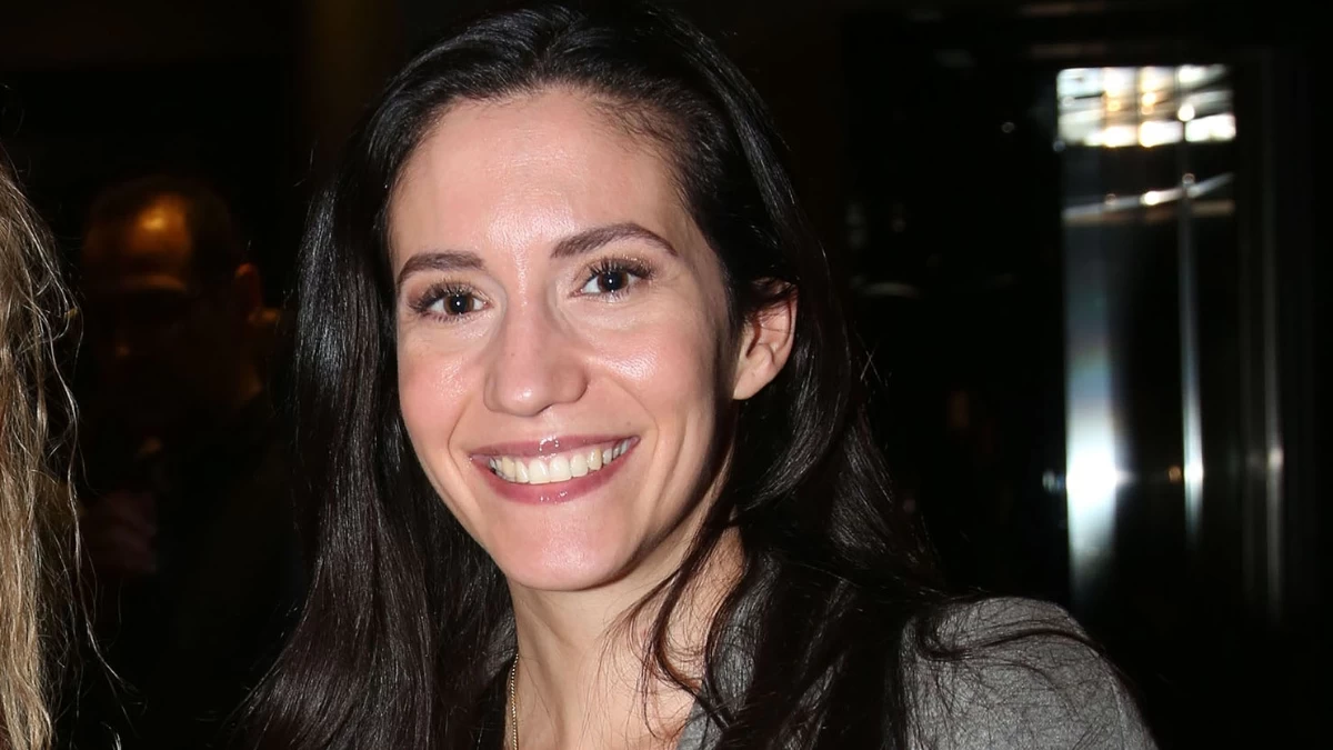 Με ξανθό κοντό καρέ - Αγνώριστη η Ελένη Βαΐτσου μετά την αλλαγή που έκανε στα μαλλιά της