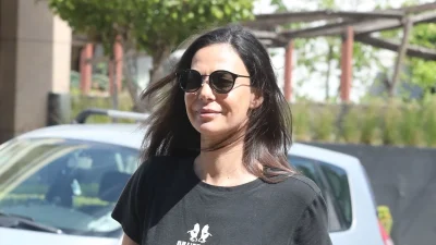 Πέρασαν χειροπέδες στην Εύη Βατίδου: Ακολούθησε και εμβόλισε μηχανή στέλνοντας στο νοσοκομείο μια 57χρονη