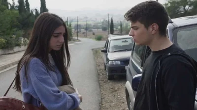 Γη της Ελιάς: «Εδώ θα πεθάνουμε από το κρύο» - Βγαίνουν στα ανοιχτά με τη βάρκα και βουλιάζουν