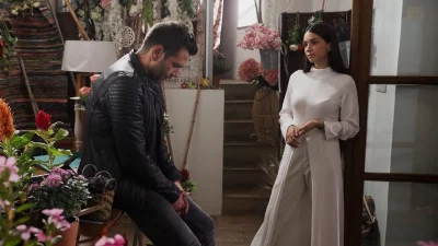 Γη της Ελιάς: Την βιάζει υπό την απειλή όπλου - Σούσουρο στη Μάνη με την πιτσιρίκα που βγαίνει με μεγαλύτερο