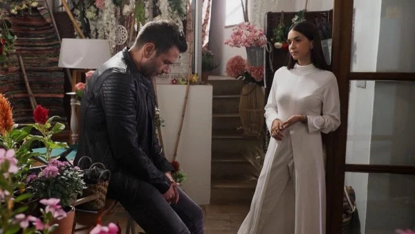 Γη της Ελιάς: Την βιάζει υπό την απειλή όπλου - Σούσουρο στη Μάνη με την πιτσιρίκα που βγαίνει με μεγαλύτερο