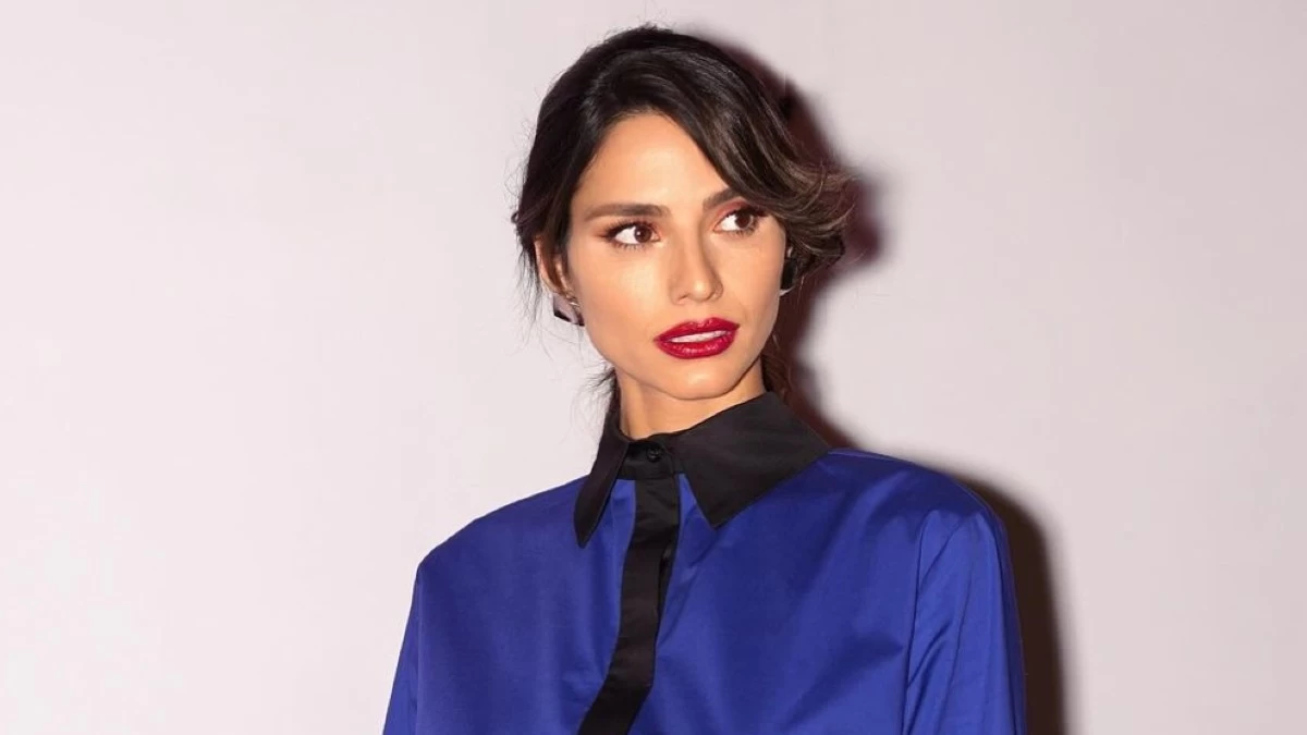 Βρήκαμε την quilted φούστα της Ηλιάνας Παπαγεωργίου - Θα τη φορέσεις σε πρωινές και βραδινές εμφανίσεις