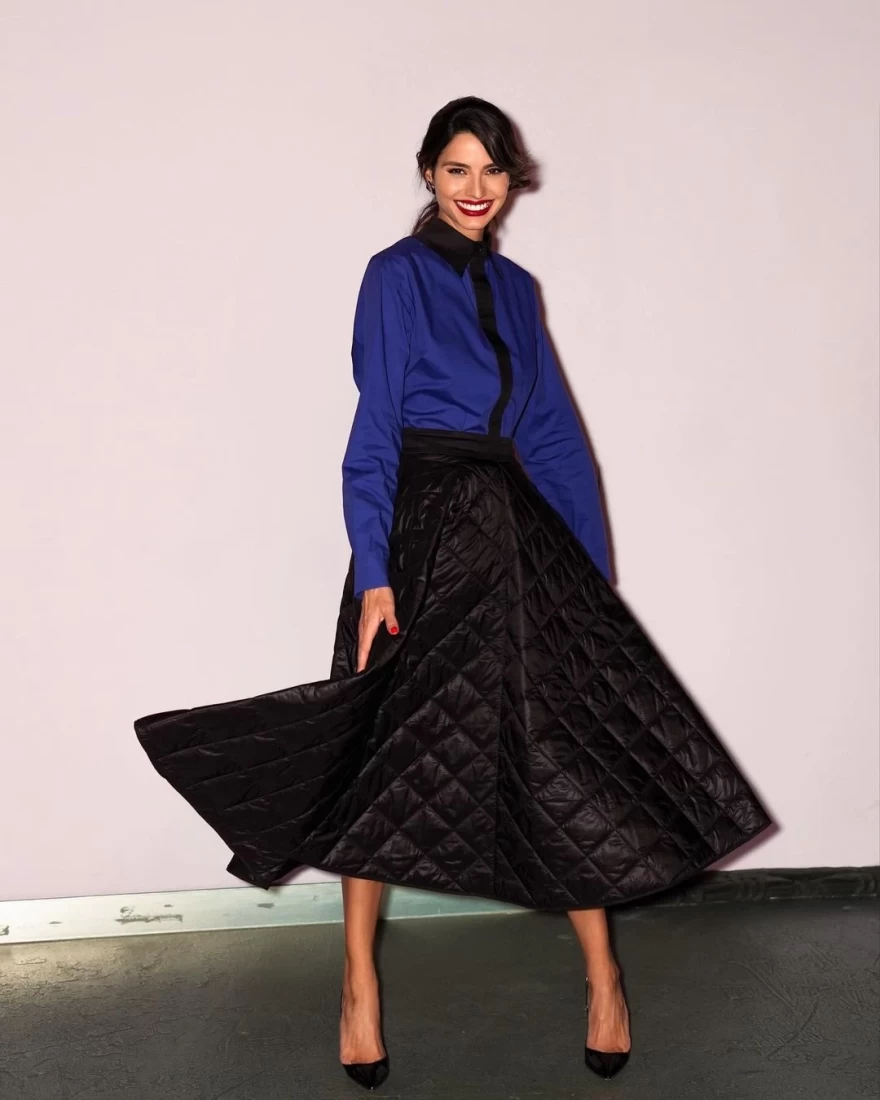Βρήκαμε την quilted φούστα της Ηλιάνας Παπαγεωργίου - Θα τη φορέσεις σε πρωινές και βραδινές εμφανίσεις