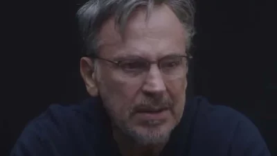 Κάνε ότι κοιμάσαι (21/11): Η αστυνομία πηγαίνει στο κολέγιο με ένταλμα σύλληψης του Κάσδαγλη