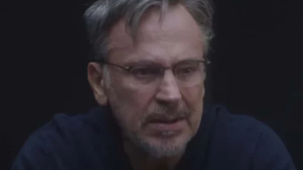 Κάνε ότι κοιμάσαι (21/11): Η αστυνομία πηγαίνει στο κολέγιο με ένταλμα σύλληψης του Κάσδαγλη