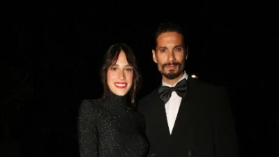 Με θέμα τους Καλικάντζαρους: Το λαμπερό Χριστουγεννιάτικο δέντρο του Γιώργου Καράβα και της Ραφαέλας Ψαρρού