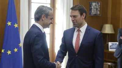 Η πρώτη συνάντηση του Κυριάκου Μητσοτάκη και του Στέφανου Κασσελάκη στη Βουλή