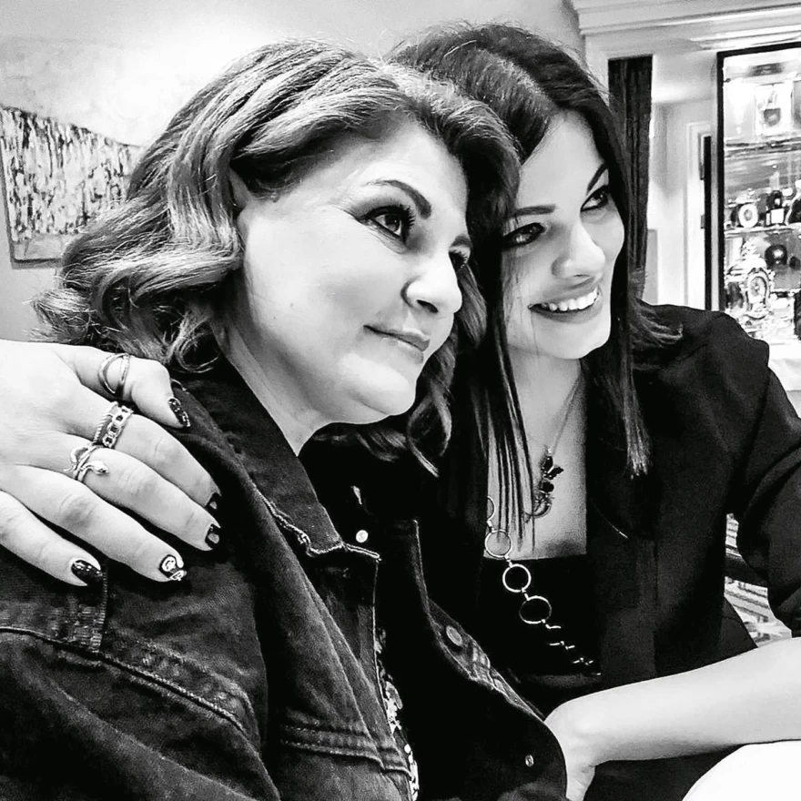 τζένη καζάκου