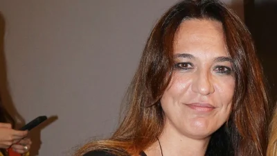 Στα μαύρα και ελάχιστα βαμμένη - Η κομψή εμφάνιση της πρώην συζύγου του Βασίλη Μπισμπίκη, Κωνσταντίνας Μπεκιάρη