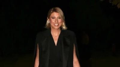 Χωρίς ίχνος μακιγιάζ και με θέα την Ακρόπολη: Η πρωινή βόλτα της Σίας Κοσιώνη με το σκύλο της