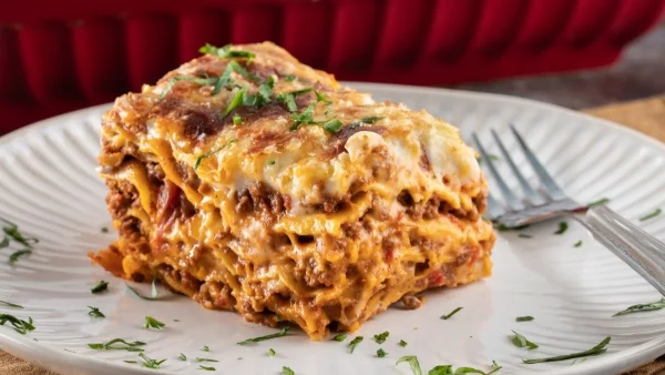 Ονειρικά λαζάνια με κιμά και σπιτική μπεσαμέλ - Πως να τα φτιάξεις μόνη σου