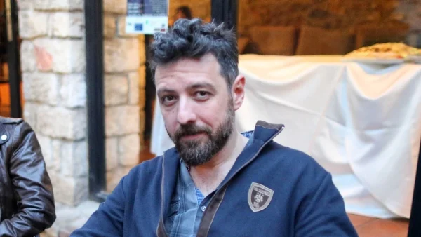 Στιγμές ευτυχίας για τον Μάνο Παπαγιάννη - Η τρυφερή φωτογραφία με την κούκλα κόρη του και τον γιο του