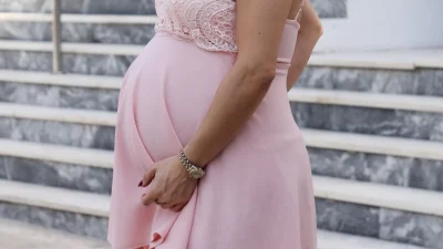 «Θα μεγαλώσω μόνη μου το παιδί μου» - Ελληνίδα τραγουδίστρια ανακοίνωσε στον αέρα του Fay's Time τον χωρισμό της λίγο πριν γεννήσει